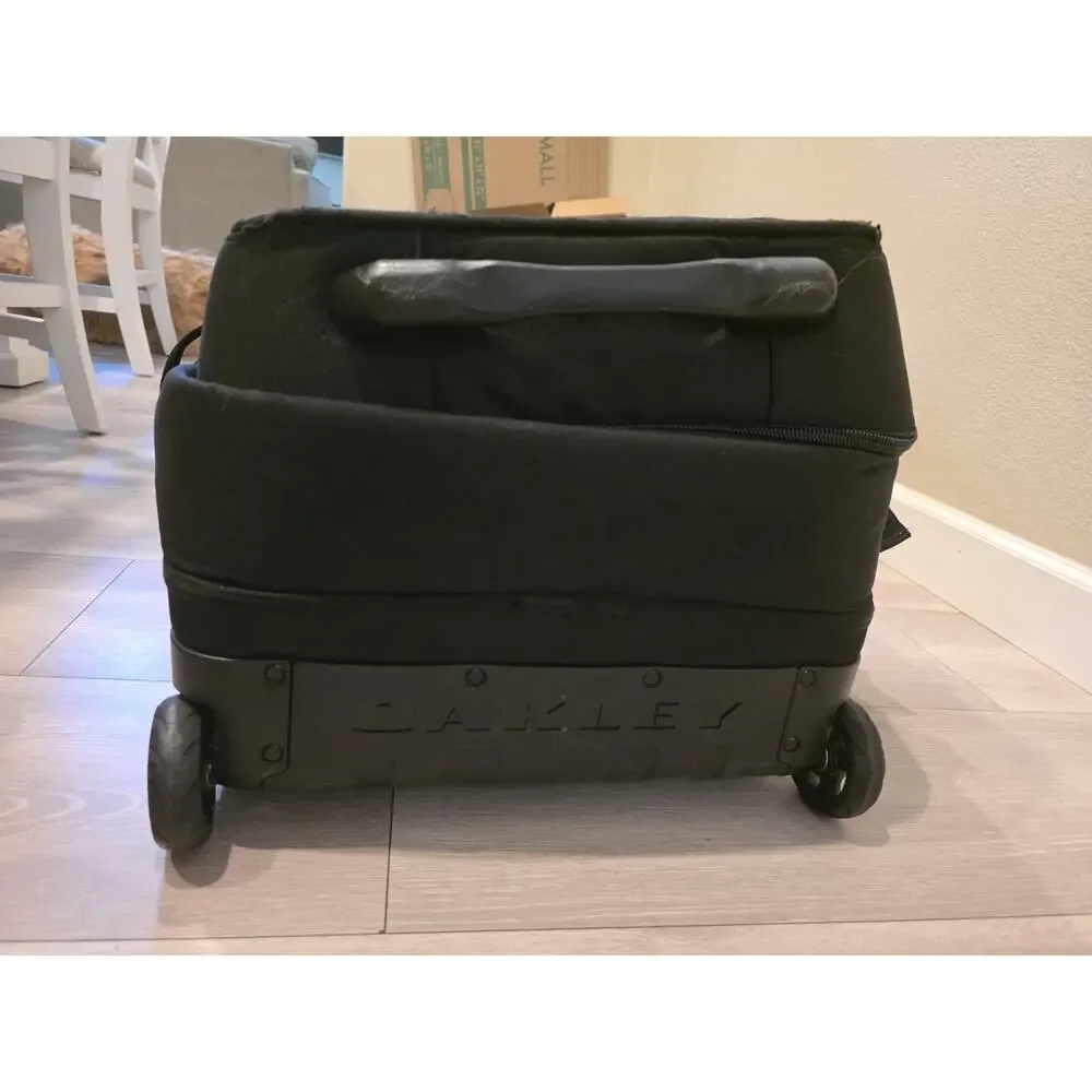 Oakley Large Roller Travel Suitcase Rolling Luggage 92L 32